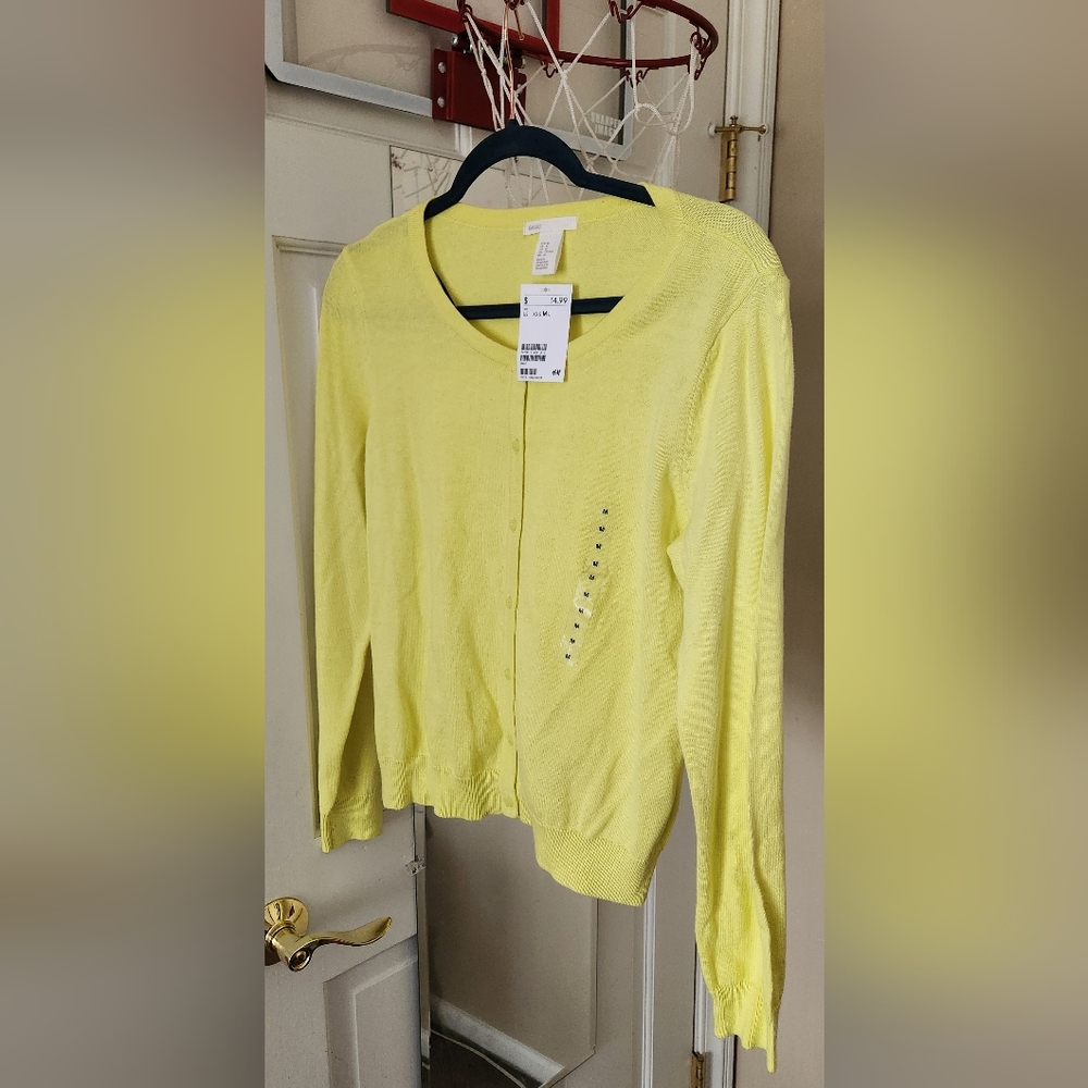 NWT Women's H&M cardigan (light) sweater size M